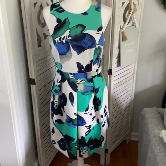 Vince Camuto Dresses & Skirts - Vince Camuto floral dress size 10